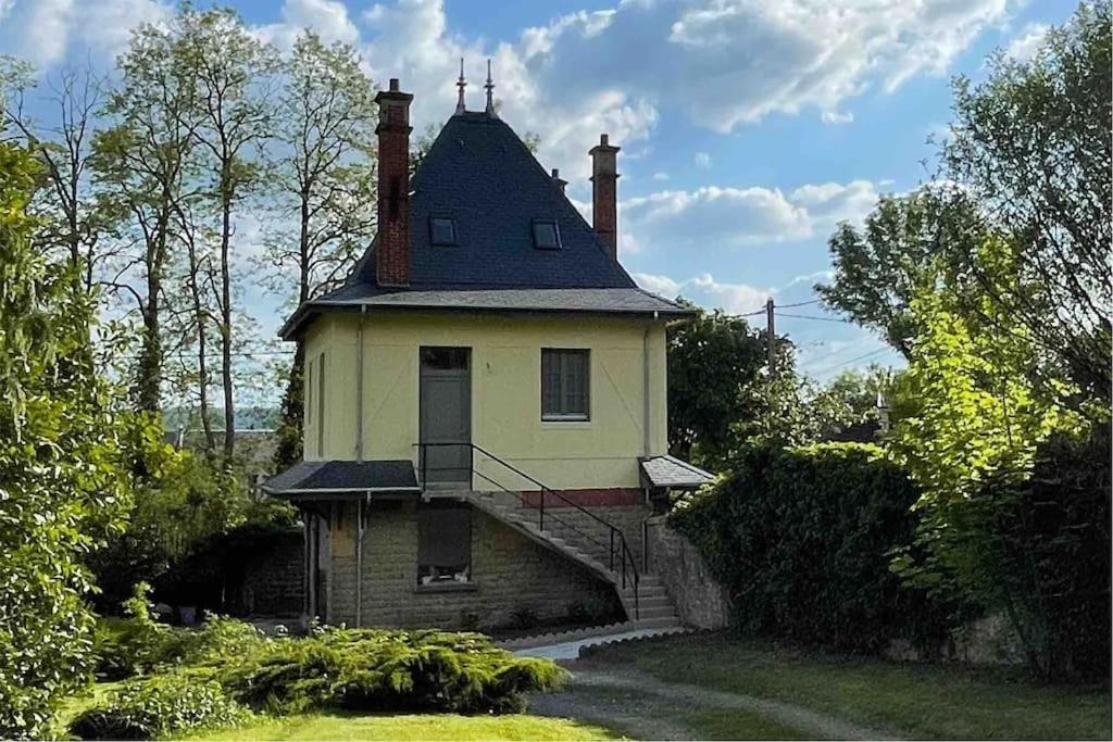 Maison Independante La Quietas Sur Les Hauteurs De Sedan Bagian luar foto