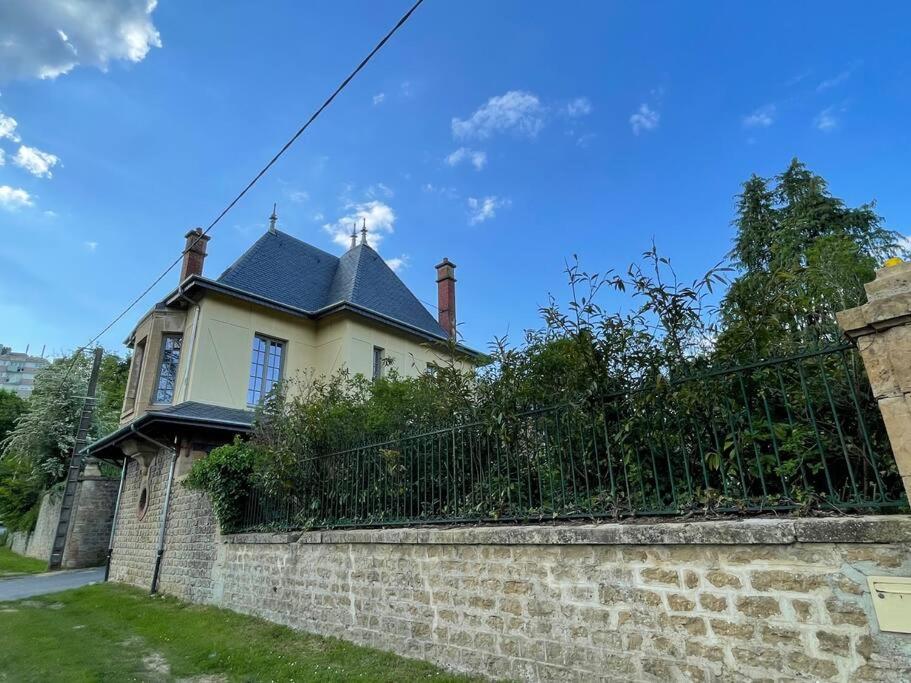 Maison Independante La Quietas Sur Les Hauteurs De Sedan Bagian luar foto