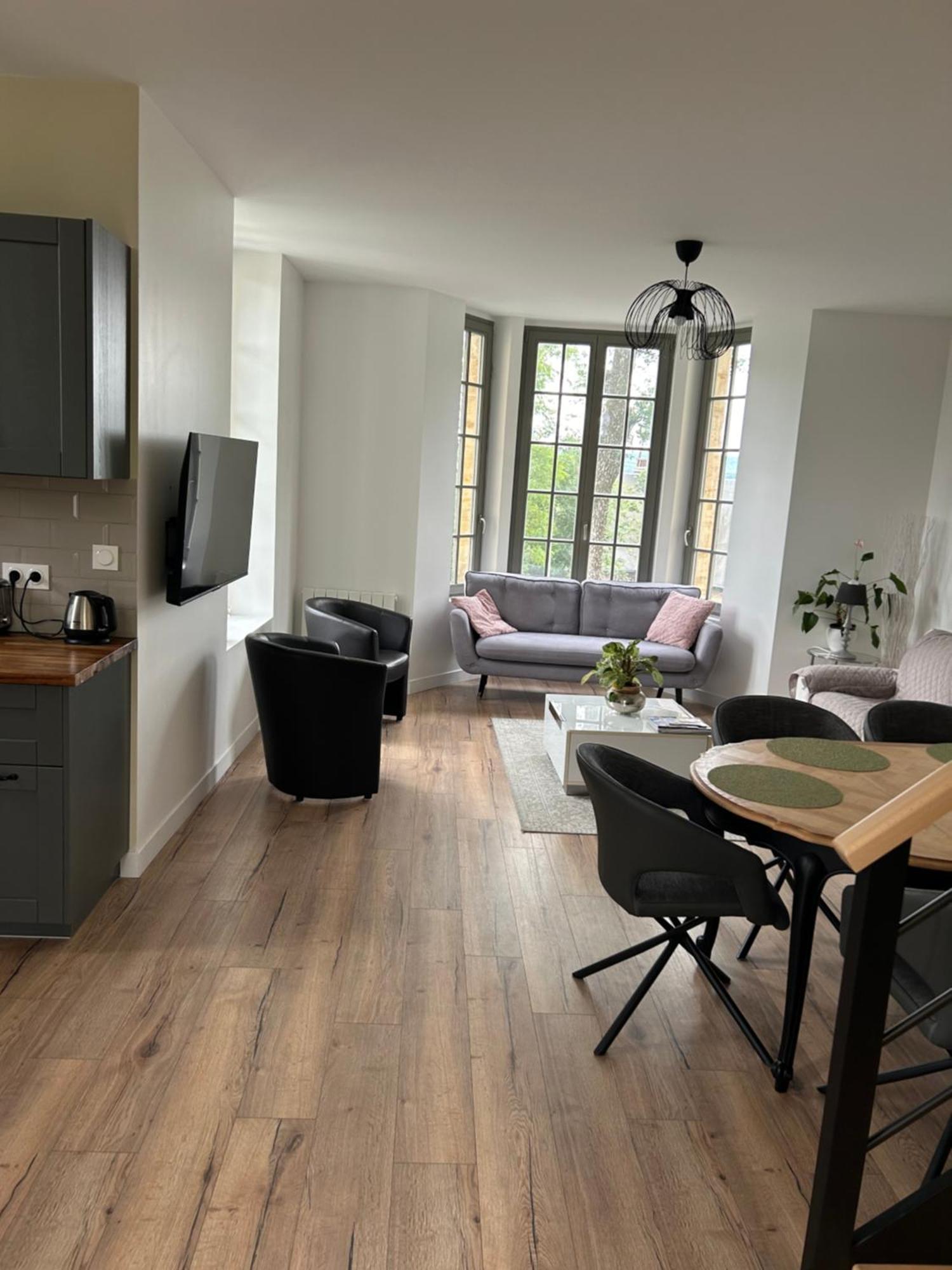 Maison Independante La Quietas Sur Les Hauteurs De Sedan Bagian luar foto
